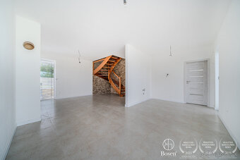 BOSEN | ZNÍŽENÁ CENA 4 izbového domu vo vysokom štandarde, Š - 12