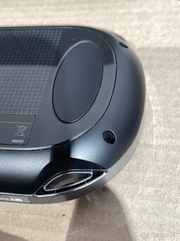PS VITA PCH-1004 OLED displej -folia +8GB - 12