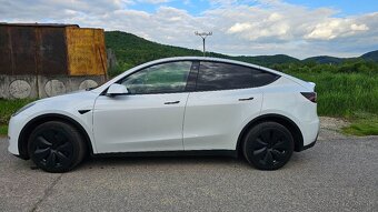 Tesla Model Y SUV 378kw Long Range 99 900km, dual motor 4x4 - 12