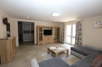 4 izbový rodinný dom so zariadením, pozemok 1174 m2 - 12