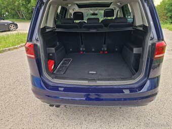 Predám VW Touran 2.0 TDI DSG NAVI full-LED PANO KAMERA - 12