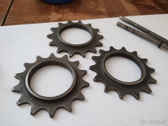 Predám náhradné diely z motora jawa 350 / 634 - 12