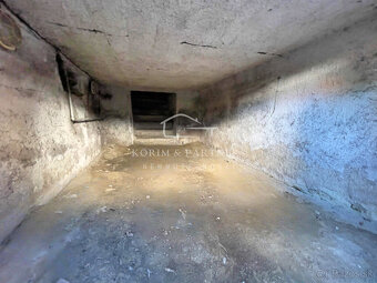 Rodinný dom v pôvodnom stave na rozsiahlom pozemku - 12