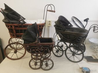 Starožitný kočík, bábiky, kreslo - 12