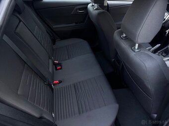 Toyota Auris 1.6 l Valvematic Executive - 12
