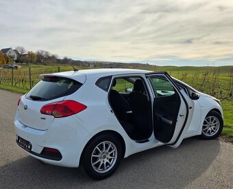 Kia Ceed 1.4 CRDi 66KW/90 koní R.V.07/2012 - 12