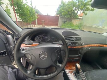 Mercedes E320 - 12