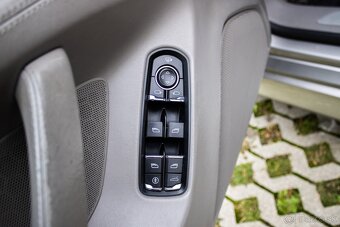 Porsche Panamera 4 - 12