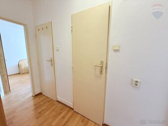 REZERVOVANÝ 2 izbový  byt v centre mesta Humenné. - 12