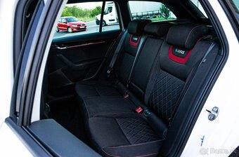 Škoda Octavia Combi 2.0 TDI RS DSG 4x4 - 12