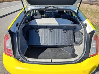 Predám Toyota Prius 1.8 Hybrid 2012 - 12