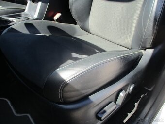 TOYOTA RAV4 2.5Hybrid 145 kW Executive e-CVT 2016 - 12