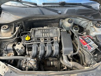 Renault Clio2,1,2 16V - 12