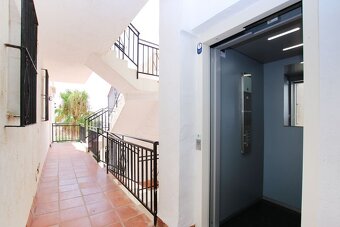 Nádherný 2-izbový apartmán v Las Colinas de Calahonda - 12