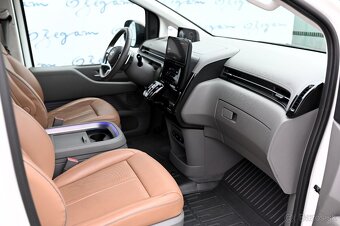 Hyundai Staria 2.2 Luxury - 12