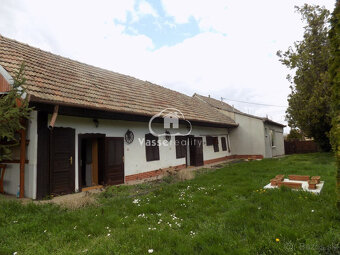 Pozemok 1715m2 v centre obce Tvrdošovce  so starším domom vh - 12