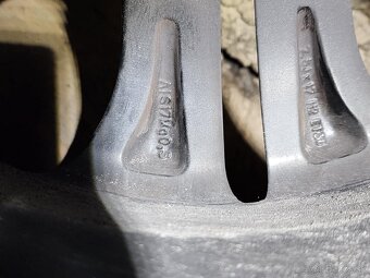 Predám elektróny s pneumatikami na mercedes - 12