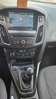 Ford Focus Kombi 2.0 TDCi Duratorq Titanium - 12