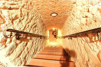 NA PREDAJ Historická polyfunkčná budova v srdci mesta Prešov - 12