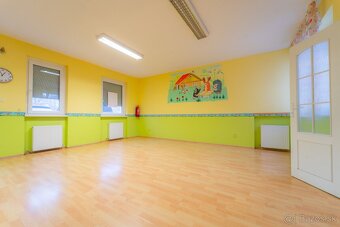 ATYPICKÝ RD NA HLAVNOM ŤAHU - VHODNÝ NA PODNIKANIE - 12