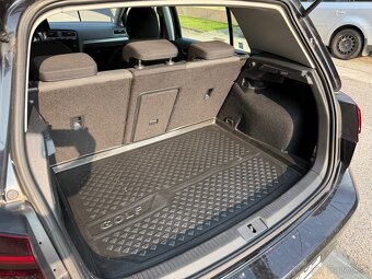 Predám Volkswagen Golf 1,0 TSI Comfortline business benzín - 12