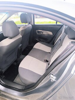 Chevrolet Cruze - 12
