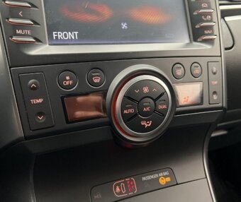 TOYOTA   VERSO - 12