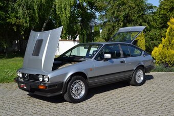 Alfa Romeo GTV6 2.5 V6 - 12