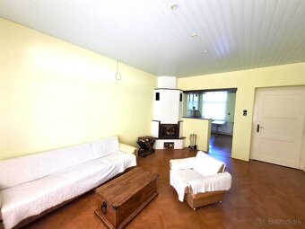 NA PREDAJ - byt s atmosférou rodinného domu, Handlová - 12