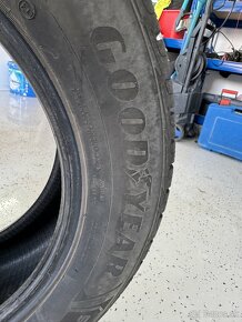 Zimné pneu GoodYear 23560R18 - 12