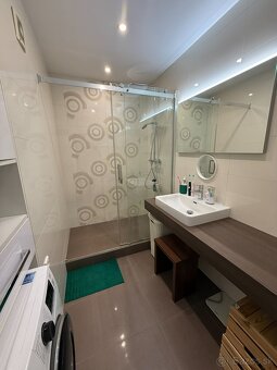 Znížená cena_príjemný, premyslený a veľký 3 izbový byt - 12