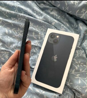 Na predaj  Apple IPhone 13 - 12