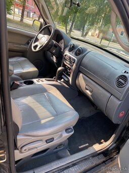 Jeep cherokee kj liberty - 12