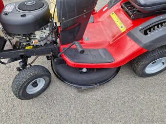 Traktorova kosacka Jonsered LT2213C (Husqvarna) - 12