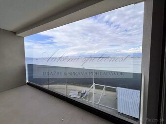 Predaj luxusného apartmánu (S9) priamo na pláži s parkovacím - 12