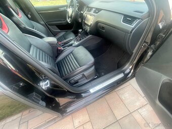 ŠKODA OCTAVIA COMBI RS III 2.0TDI 135Kw 4X4 DSG - 12