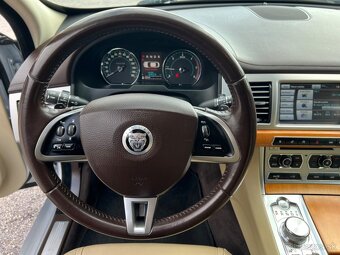 Jaguar XF - 12