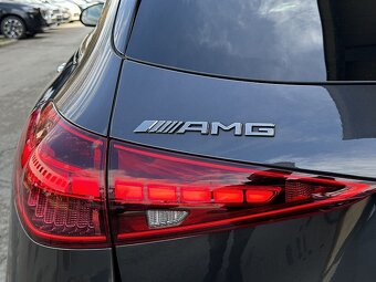 Mercedes-Benz C 63 AMG - 12