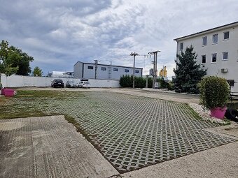 NA PRENÁJOM: Veľký obchodno-skladový priestor v Senci. - 12