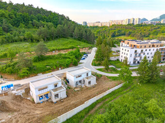 IBA U NÁS 4i rodinný dom s garážou a pozemkom 830m2, PB - 12