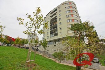 BEZ PROVÍZIE//PRIESTRANNÝ BYT S BALKÓNOM A PARKOVANÍM - 12