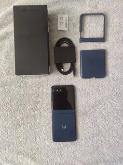 Motorola Razr 60 Pantone Gibraltar Sea 256GB,8GB RAM - 12