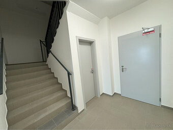 Prenájom nového skladového priestoru 1879 m² vrátane kancelá - 12