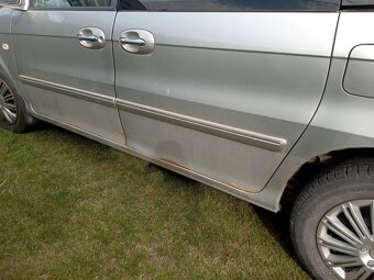 Kia carnival ex - 12