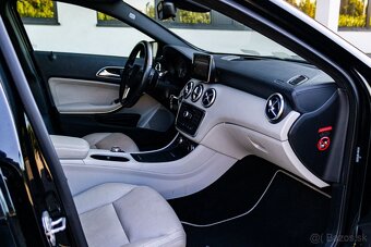 Mercedes-Benz A250 AMG Line - 12