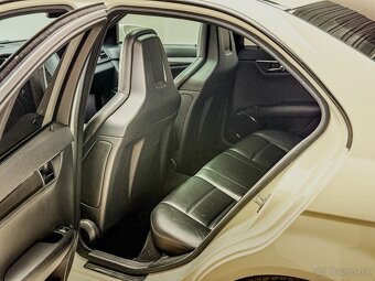 Mercedes-Benz C trieda Sedan Mercedes-AMG 63 - 12