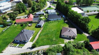 Rovinatý pozemok v Púchove - časť Horné Kočkovce 931m2 - 12