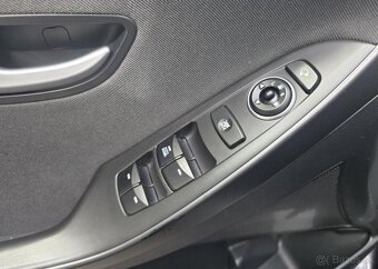 Hyundai i30 1.6-AUT.KLIMA-VÝHŘ.SED.+VOLANT - 12