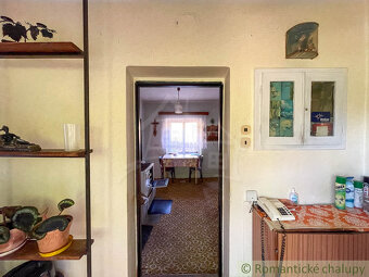 Usadlosť s vidieckym domom na polosamote v okolí Štiavnick - 12