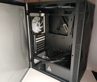 Predám PC skrinka Montech X3 MESH Black - 12